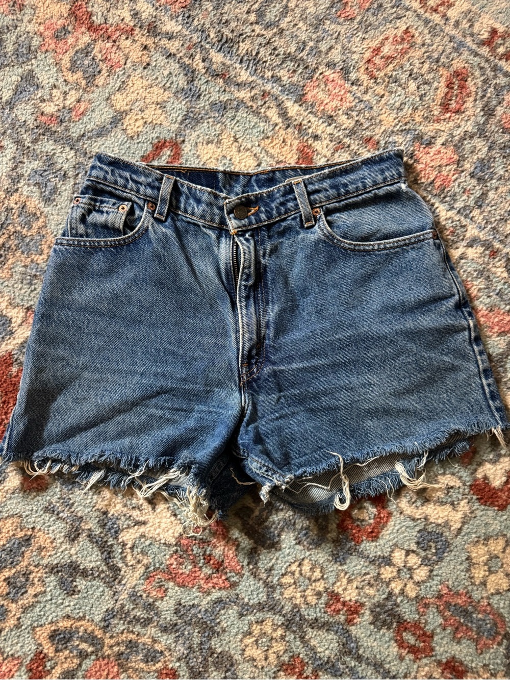Vintage 1990s Levi's Mid-Rise Frayed Hem Denim Shorts - Blue